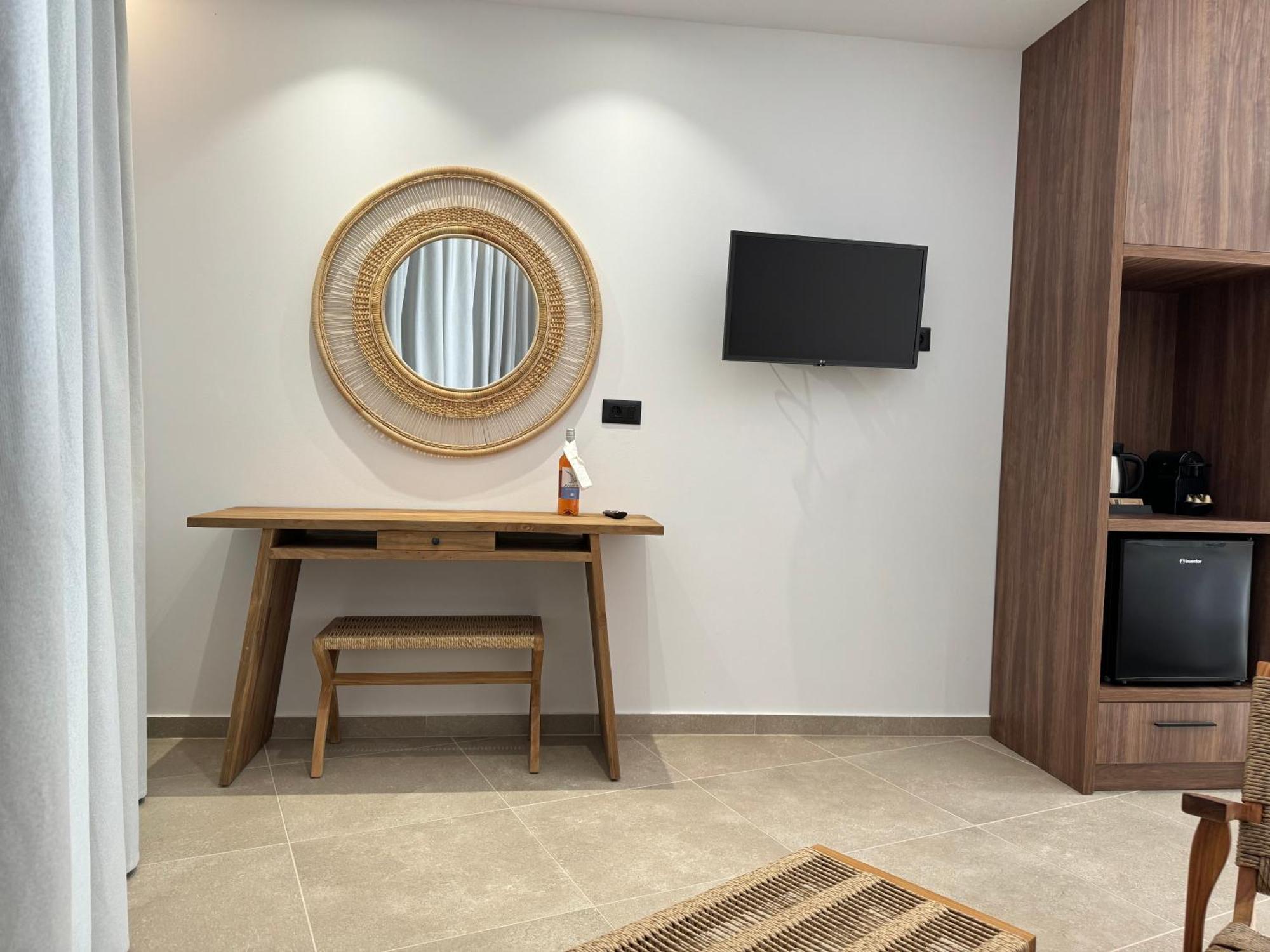 Johannes Boutique & * Afandou